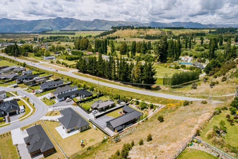 Photo of property in 29 Kingfisher Crescent, Albert Town, Wanaka, 9305