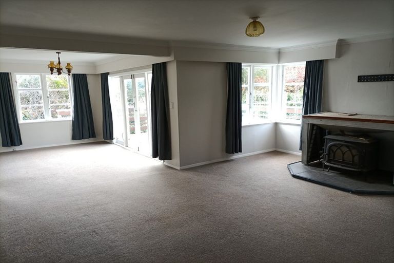 Photo of property in 136 Wyndham Road, Pinehaven, Upper Hutt, 5019