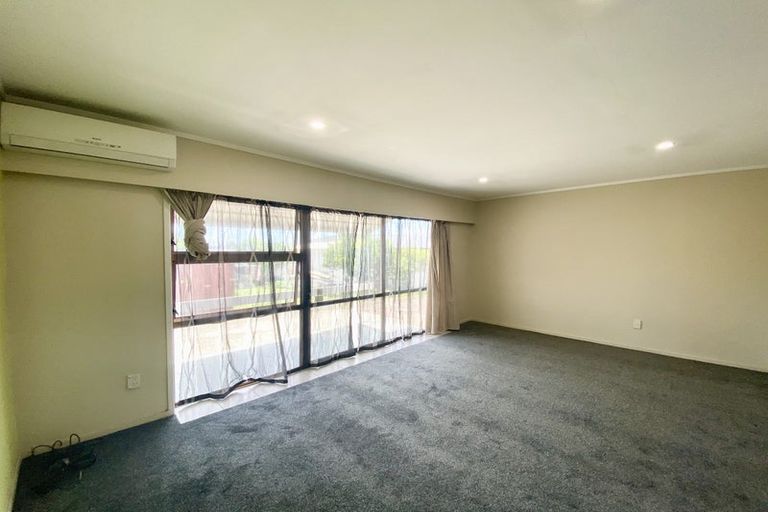 Photo of property in 2/39 Ashlynne Avenue, Papatoetoe, Auckland, 2025
