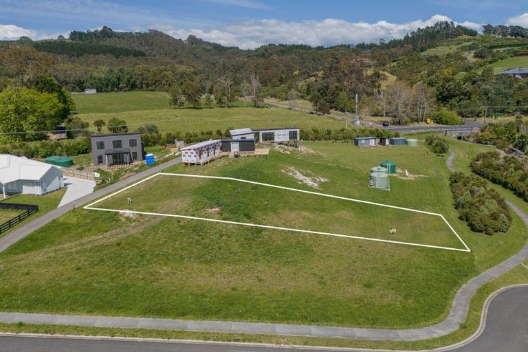 Photo of property in 4 Tinirau Place, Cooks Beach, 3591