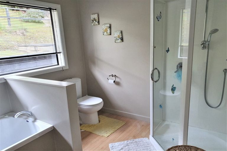 Photo of property in 6 Ormrod Grove, Riverstone Terraces, Upper Hutt, 5018