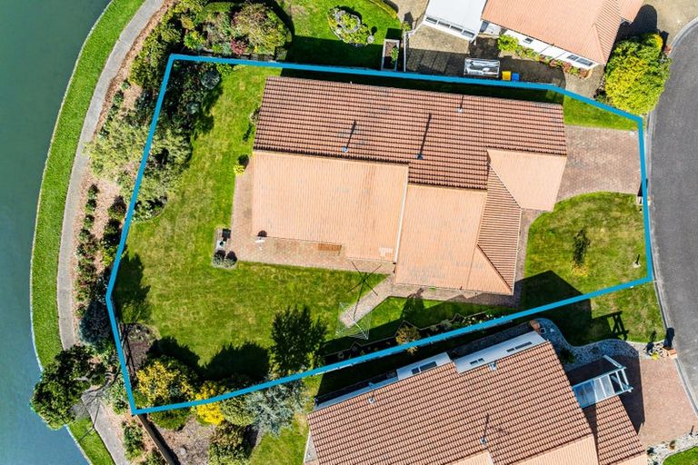 Photo of property in 7 Lakeside Villas, Whitby, Porirua, 5024