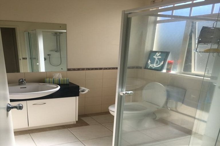 Photo of property in 22 Gilford Place, East Tamaki Heights, Auckland, 2016