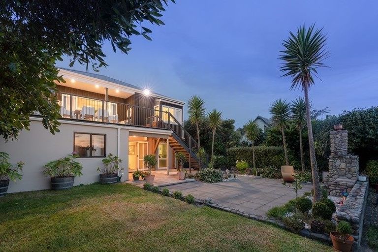 Photo of property in 6 Waiheke Street, Waikanae Beach, Waikanae, 5036