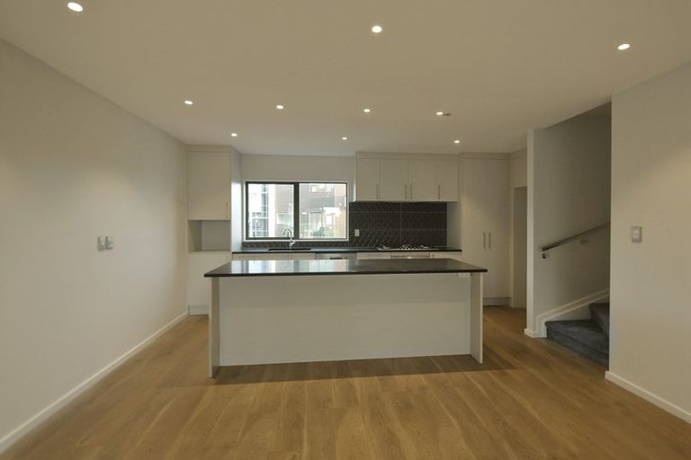 Photo of property in 27 Meritage Lane, Te Atatu South, Auckland, 0610