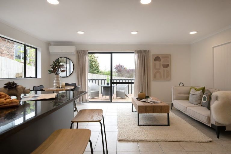 Photo of property in 9 Travis View Drive, Fairview Heights, Auckland, 0632