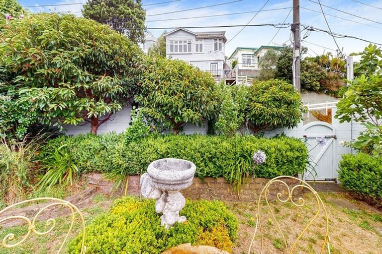 Photo of property in 6 Hawker Street, Mount Victoria, Wellington, 6011
