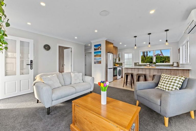 Photo of property in 1/22 Gladys Avenue, Glenfield, Auckland, 0629