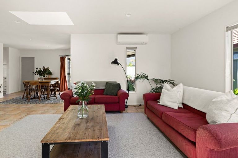 Photo of property in 2 Queens Walk, Taradale, Napier, 4112