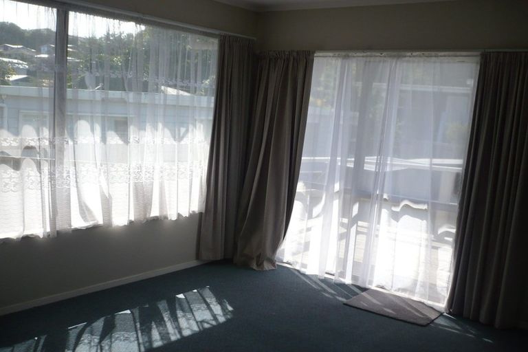 Photo of property in 201a Newlands Road, Newlands, Wellington, 6037