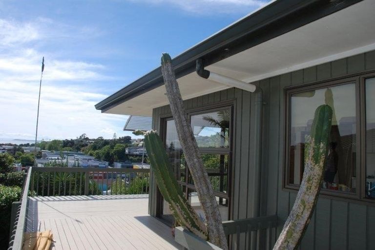 Photo of property in 14a Glencoe Road, Browns Bay, Auckland, 0630