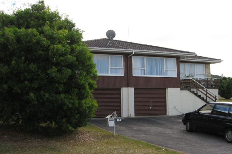 Photo of property in 3/2 Longbill Place, Glendene, Auckland, 0602