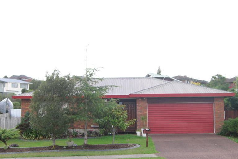 Photo of property in 3 San Bernadino Drive, Henderson, Auckland, 0612