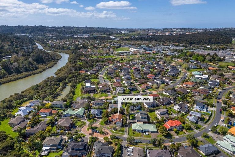 Photo of property in 37 Kinleith Way, Albany, Auckland, 0632