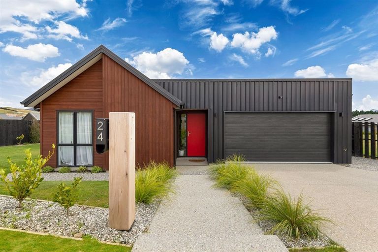 Photo of property in 24 Mount Nicholas Avenue, Wanaka, 9305