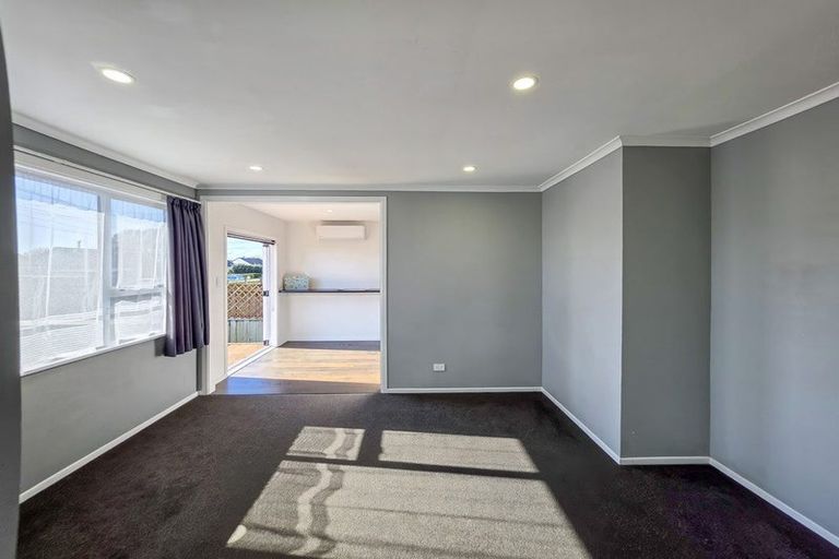 Photo of property in 12 Karaka Street, Merrilands, New Plymouth, 4312