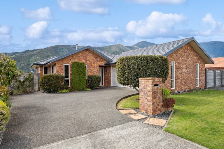 Photo of property in 19 Ranui Street, Waikawa, Picton, 7220