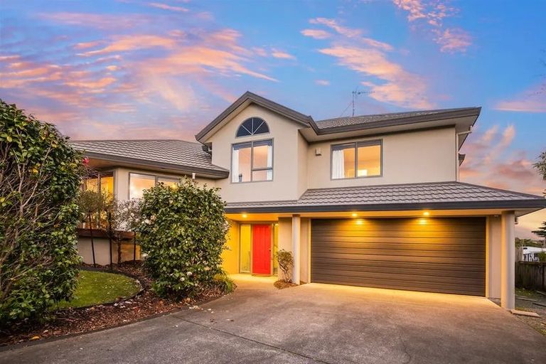 Photo of property in 18 Joseph Banks Drive, Whitby, Porirua, 5024