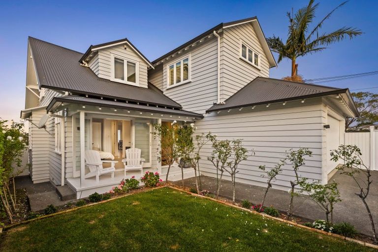 Photo of property in 1 Bangor Street, Point Chevalier, Auckland, 1022