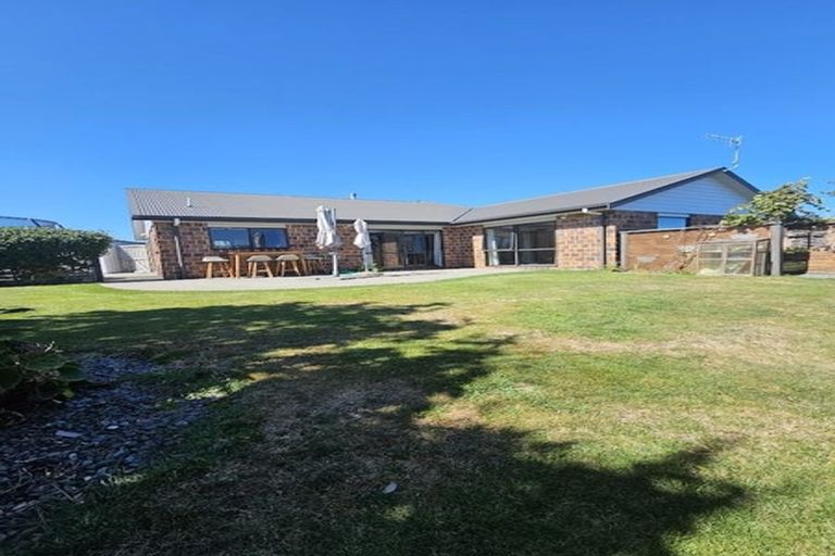 Photo of property in 17 Consort Close, Paraparaumu Beach, Paraparaumu, 5032