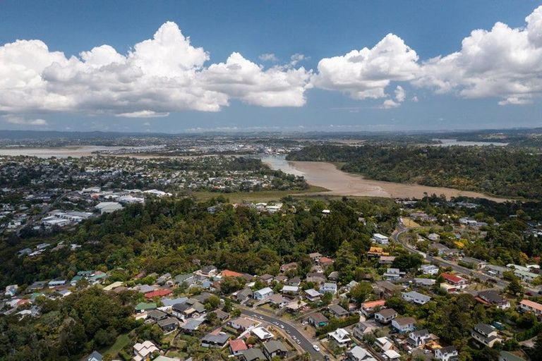 Photo of property in 4/10 Heathglen Place, Bayview, Auckland, 0629