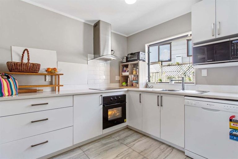 Photo of property in 2/134 Spinella Drive, Bayview, Auckland, 0629