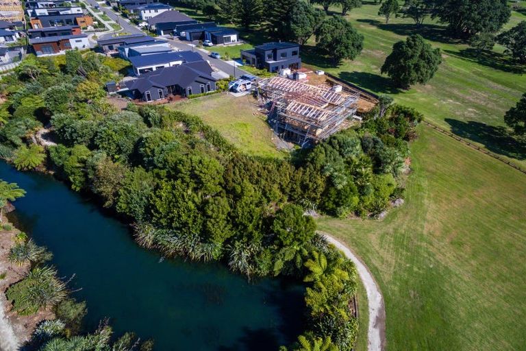 Photo of property in 10 Kakariki Lane, Waiwhakaiho, New Plymouth, 4312