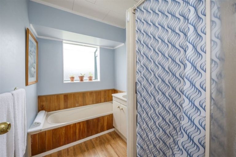 Photo of property in 94 Roberts Line, Kelvin Grove, Palmerston North, 4414