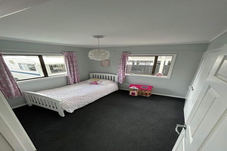 Photo of property in 473 Glenfield Road, Glenfield, Auckland, 0629