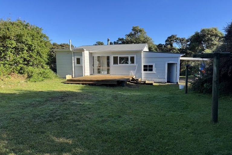 Photo of property in 8 Mahoe Street, Otaki Beach, Otaki, 5512