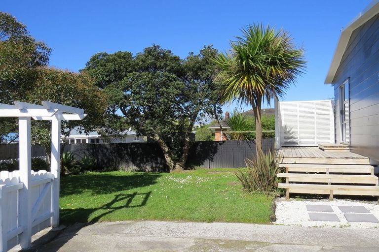 Photo of property in 1/55 Stottholm Road, Titirangi, Auckland, 0604
