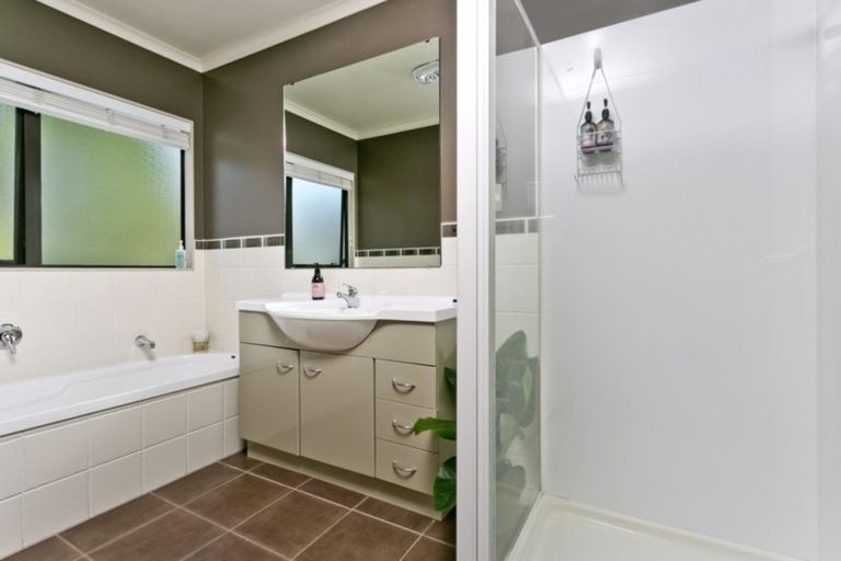 Photo of property in 30 Admirals Court Drive, Greenhithe, Auckland, 0632