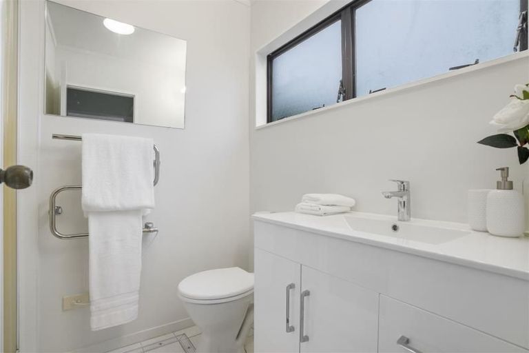 Photo of property in 1/81 Carlisle Road, Torbay, Auckland, 0632