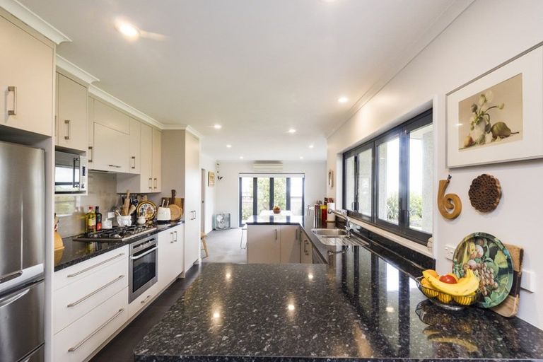 Photo of property in 76 Cashmere Drive, Fitzherbert, Palmerston North, 4410