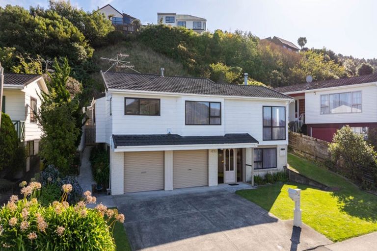 Photo of property in 64 Fyvie Avenue, Tawa, Wellington, 5028