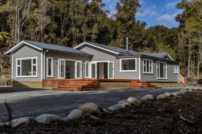 Photo of property in 12 Iveagh Bay Drive, Moana, 7875