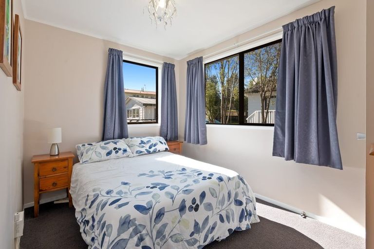 Photo of property in 5 Glucina Place, Glen Eden, Auckland, 0602