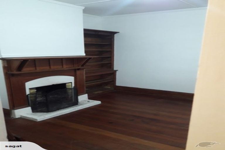 Photo of property in 1 Miro Street, Helensville, 0800