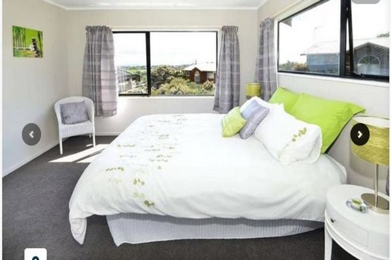 Photo of property in 91c Wade River Road, Stanmore Bay, Whangaparaoa, 0932