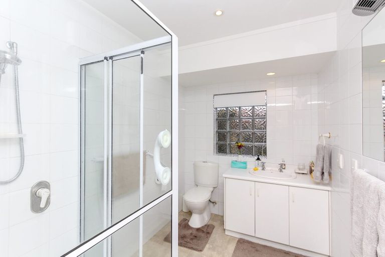 Photo of property in 14 Del Mar Place, Merrilands, New Plymouth, 4312