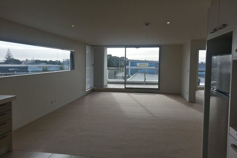 Photo of property in Bella Vista, 2d/84 Gunner Drive, Te Atatu Peninsula, Auckland, 0610