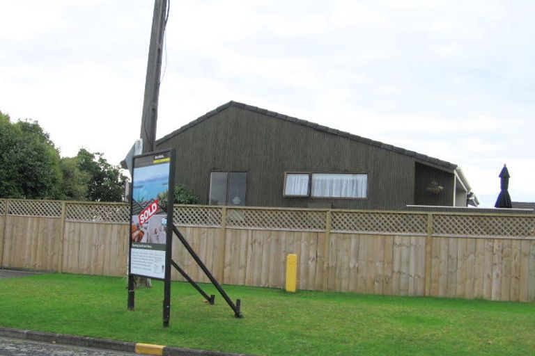 Photo of property in 4/180 Sandspit Road, Shelly Park, Auckland, 2014