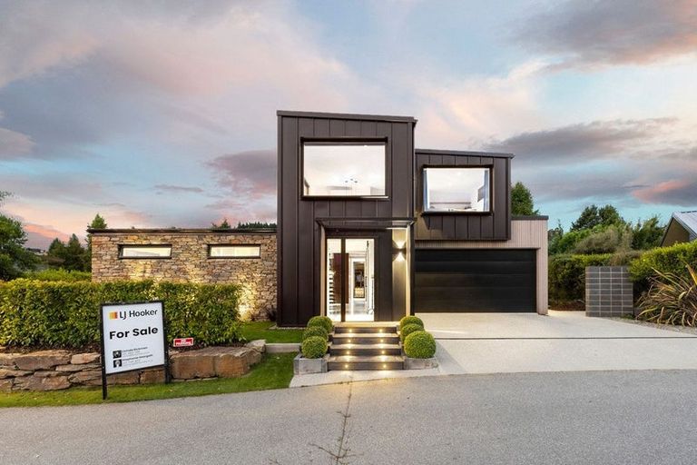 Photo of property in 4 Takahe Lane, Wanaka, 9305