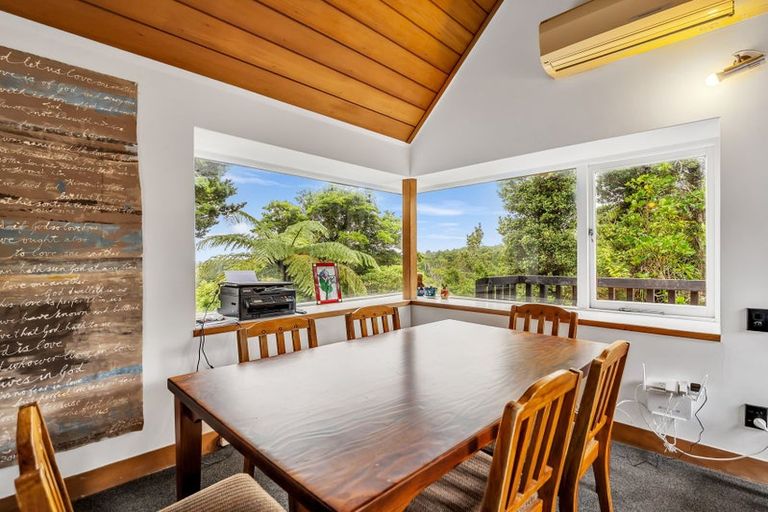 Photo of property in 1/51 Quinns Road, Waiatarua, Auckland, 0612