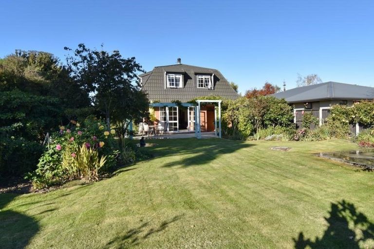 Photo of property in 32 Main North Road, Woodend, 7610