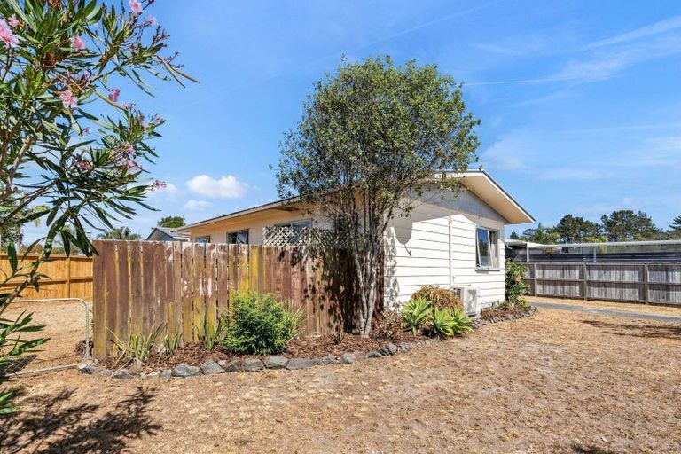Photo of property in 12 Moki Place, Ruakaka, 0116