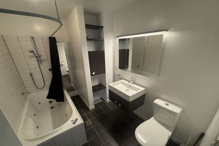 Photo of property in Montreaux Apartments, 9c/164 The Terrace, Wellington Central, Wellington, 6011