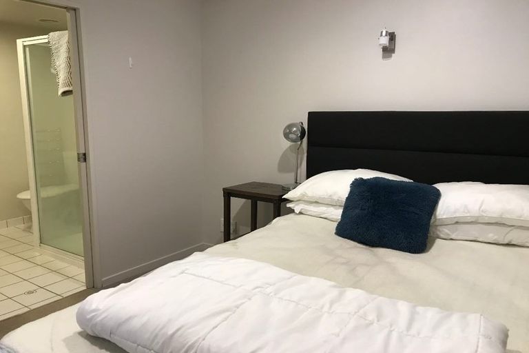 Photo of property in Terrace Heights Apartments, 8b/163 The Terrace, Wellington Central, Wellington, 6011