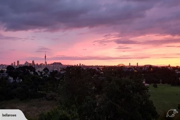 Photo of property in 85 Exmouth Road, Northcote, Auckland, 0627