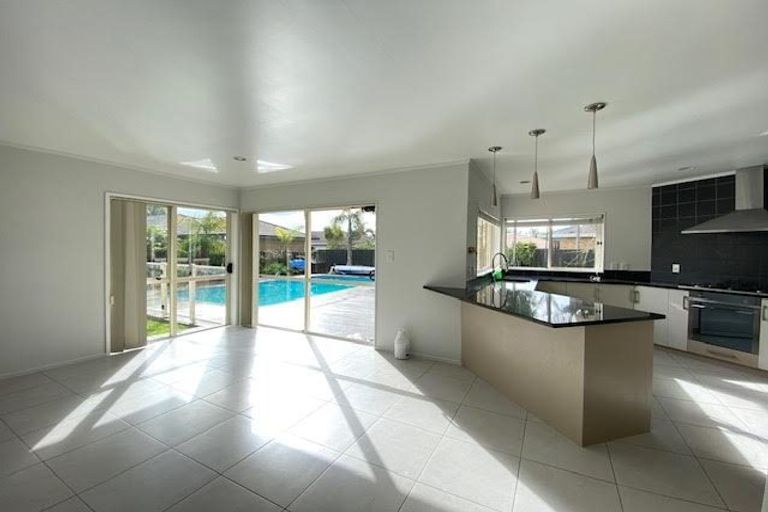 Photo of property in 30 Ben Nevis Place, Northpark, Auckland, 2013
